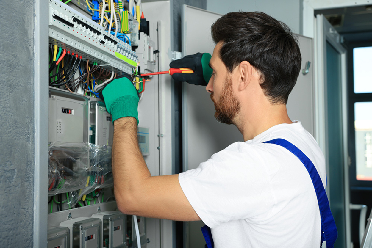 Nieder­spannungs­anlagen bei CuA Elektrotechnik GbR in Neuhemsbach